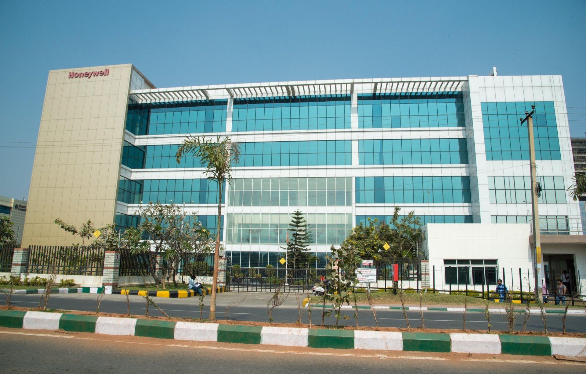 Honeywell — facade by Sun Glazing