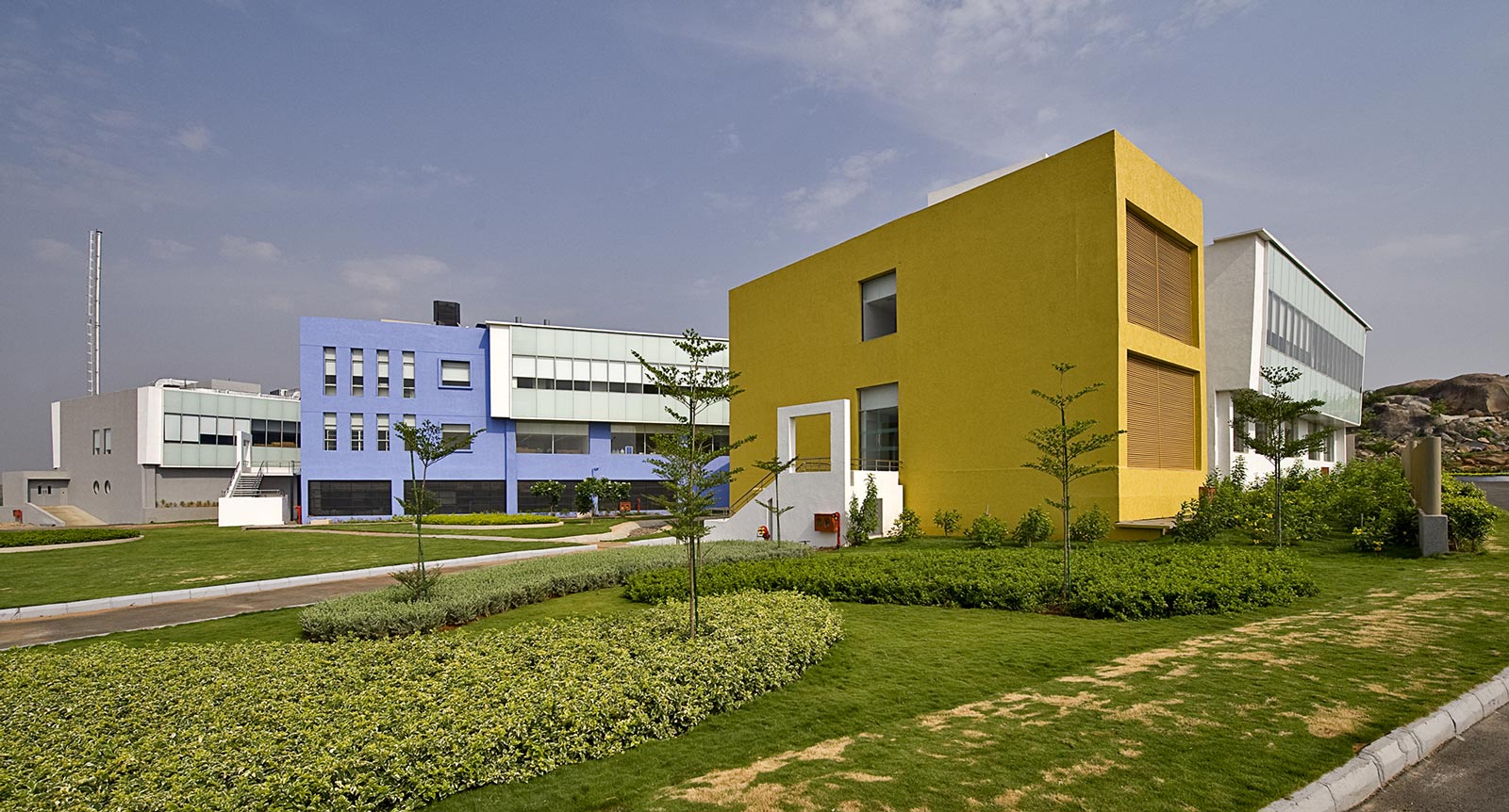 Nektar Therapeutics — facade by Sun Glazing