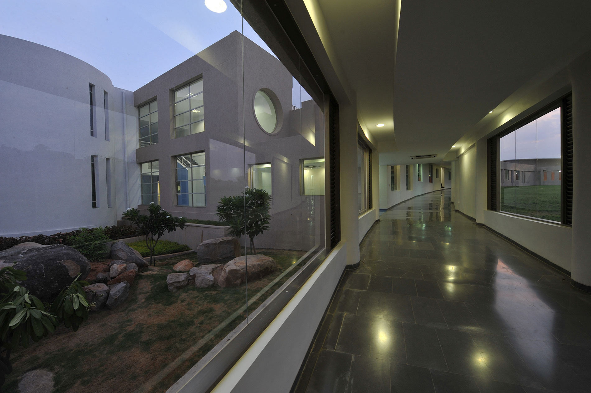 Nektar Therapeutics — Sun Glazing facade detail