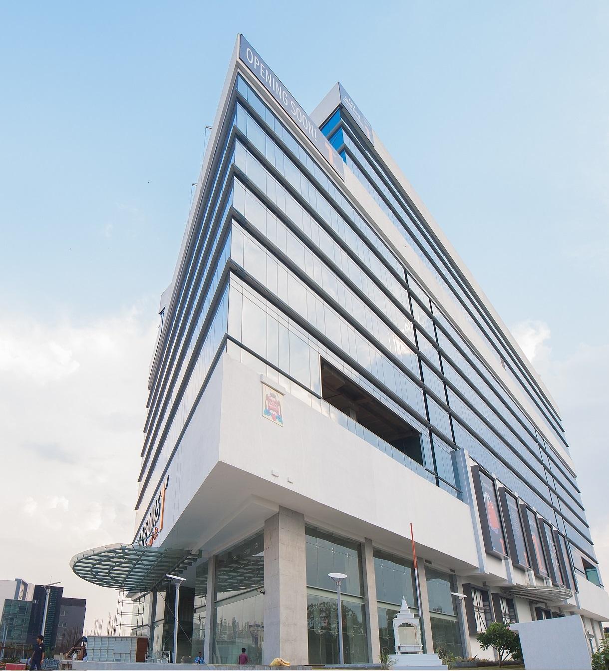 SLN Terminus — Sun Glazing facade detail