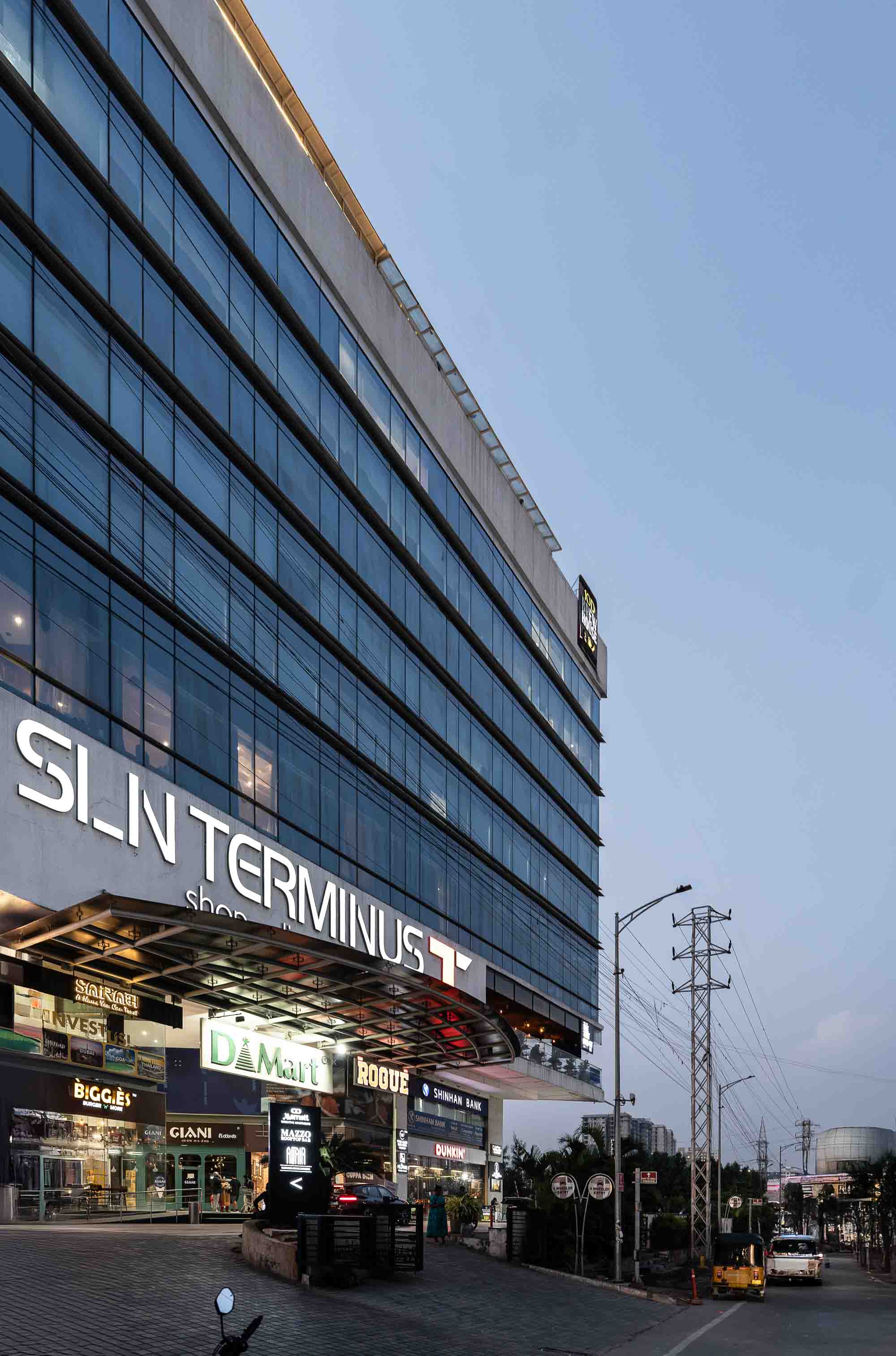 SLN Terminus — Sun Glazing facade detail