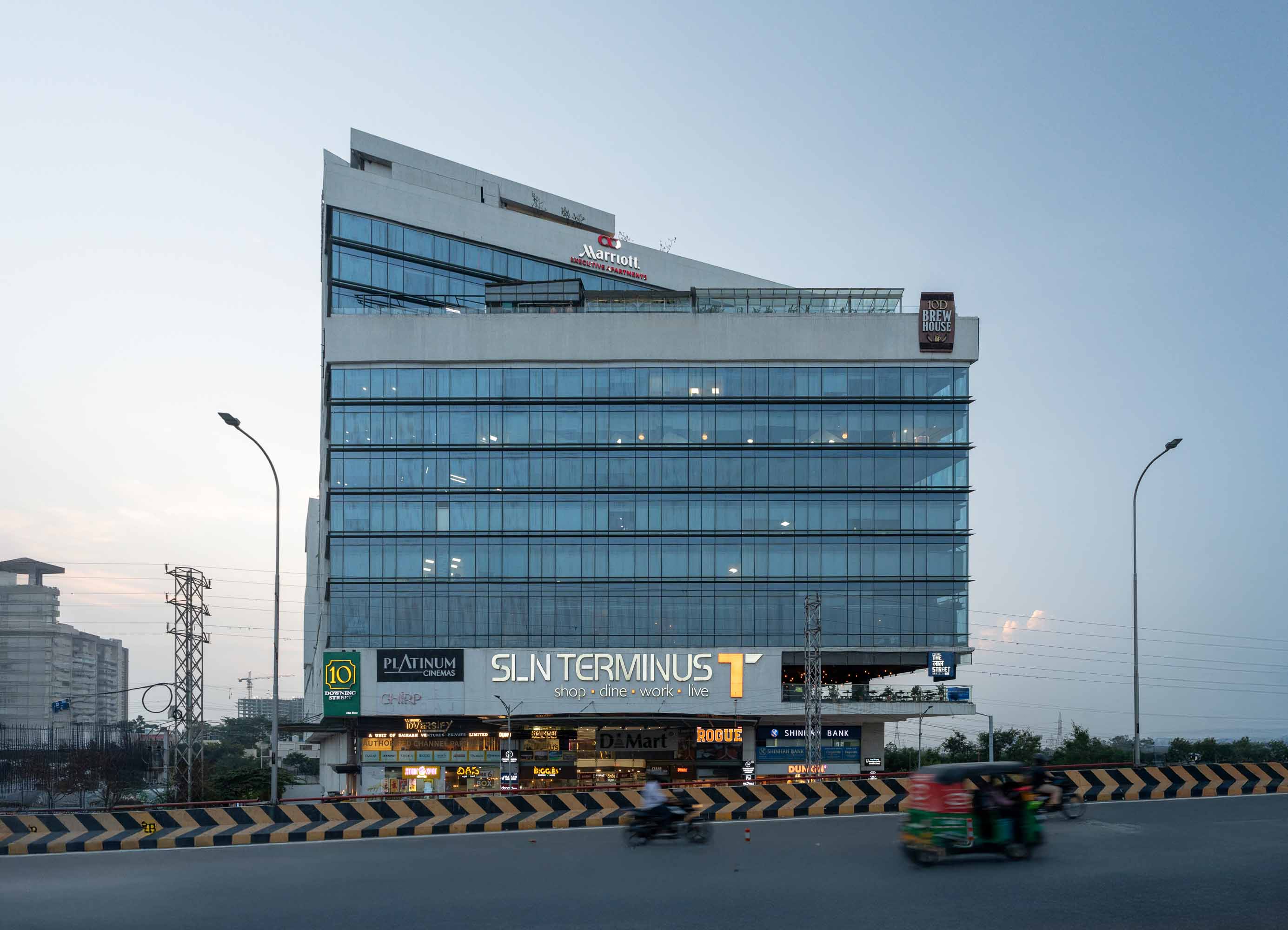 SLN Terminus — Sun Glazing facade detail