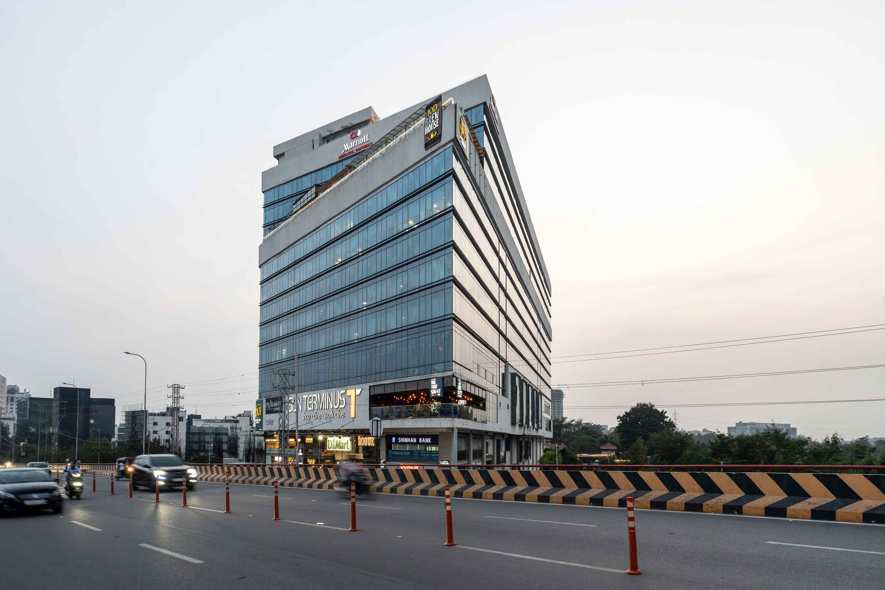 SLN Terminus — Sun Glazing facade detail