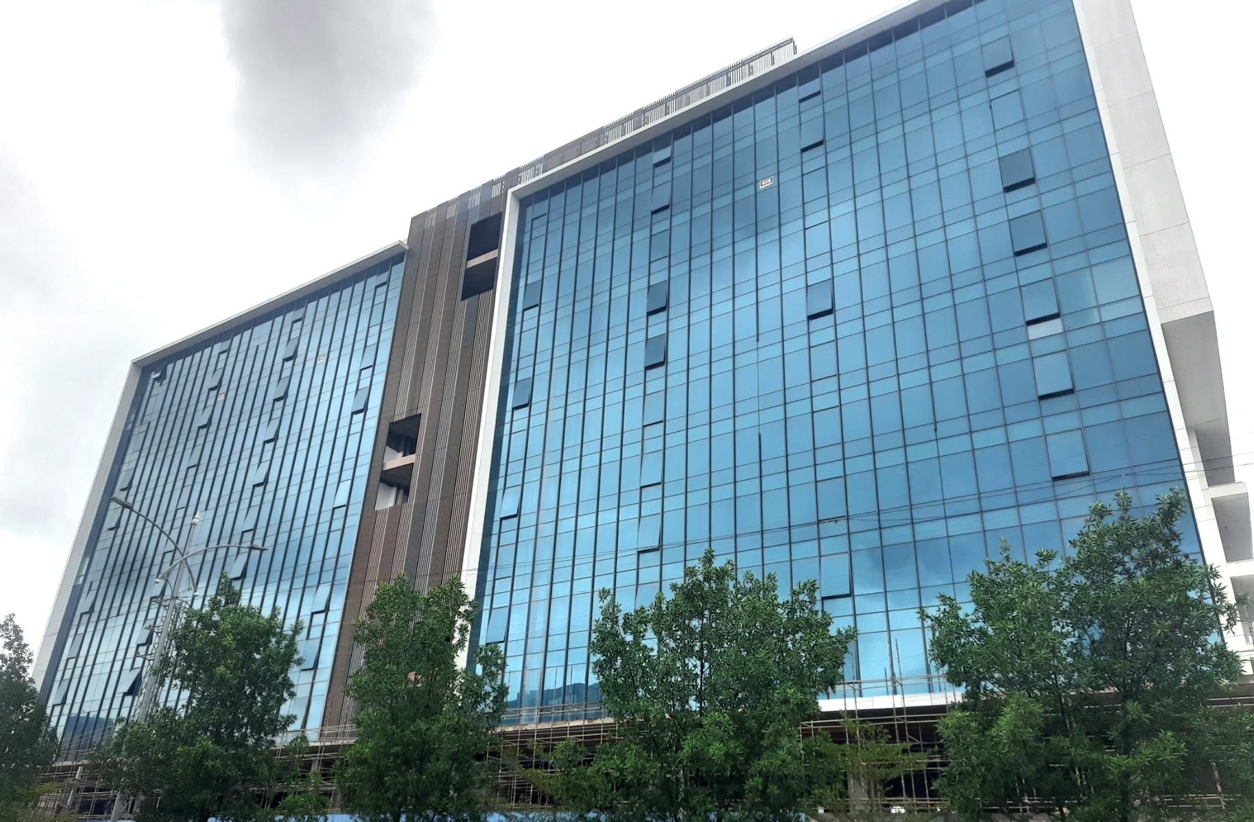 Trendset Onyx — facade by Sun Glazing